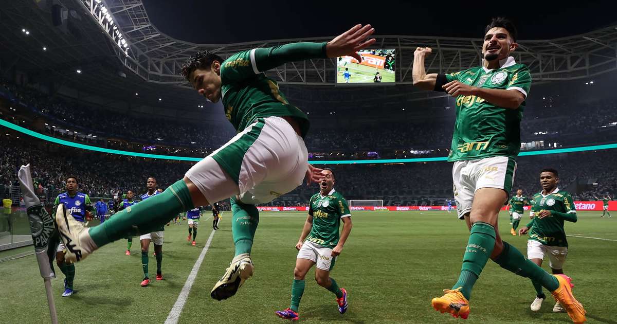 Palmeiras recebe Bahia em jogo decisivo pelo Brasileirão.
