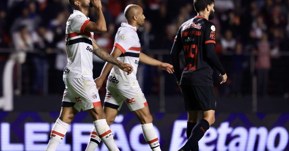 São paulo conquista vitória sobre o Bragantino e alcança posição no G4.