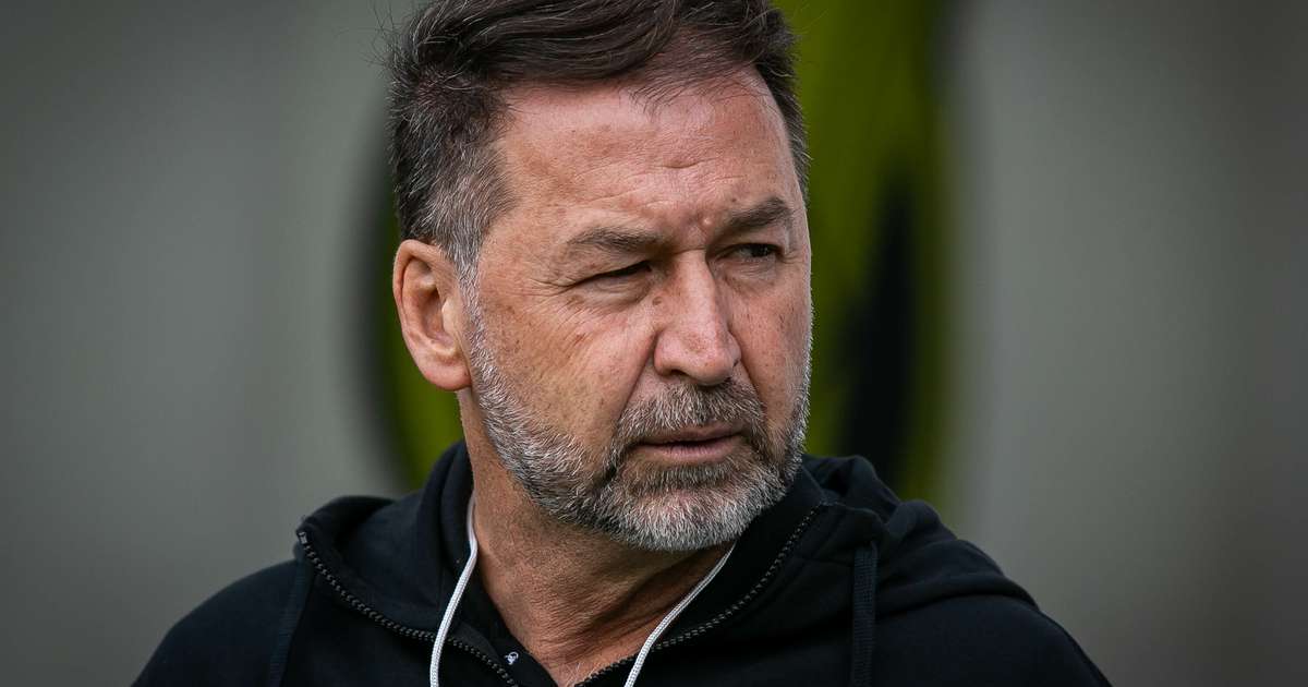 Torcedor do Cruzeiro é agredido por presidente do Corinthians durante confronto.