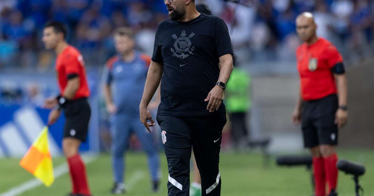Derrota do Corinthians para o Cruzeiro é atribuída à felicidade adversária.