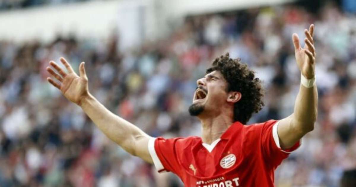 Corinthians consulta zagueiro brasileiro ex-PSV para reforçar equipe no futebol.