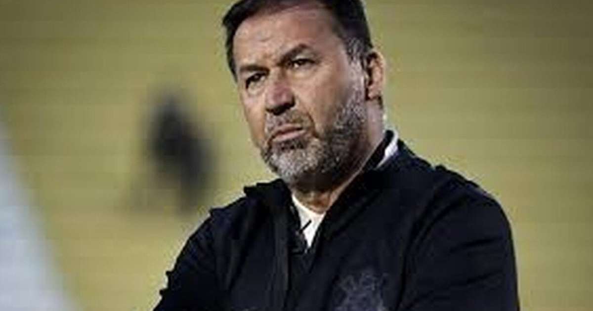 Vídeo: Agente Augusto Melo agride torcedor do Cruzeiro em incidente lamentável.