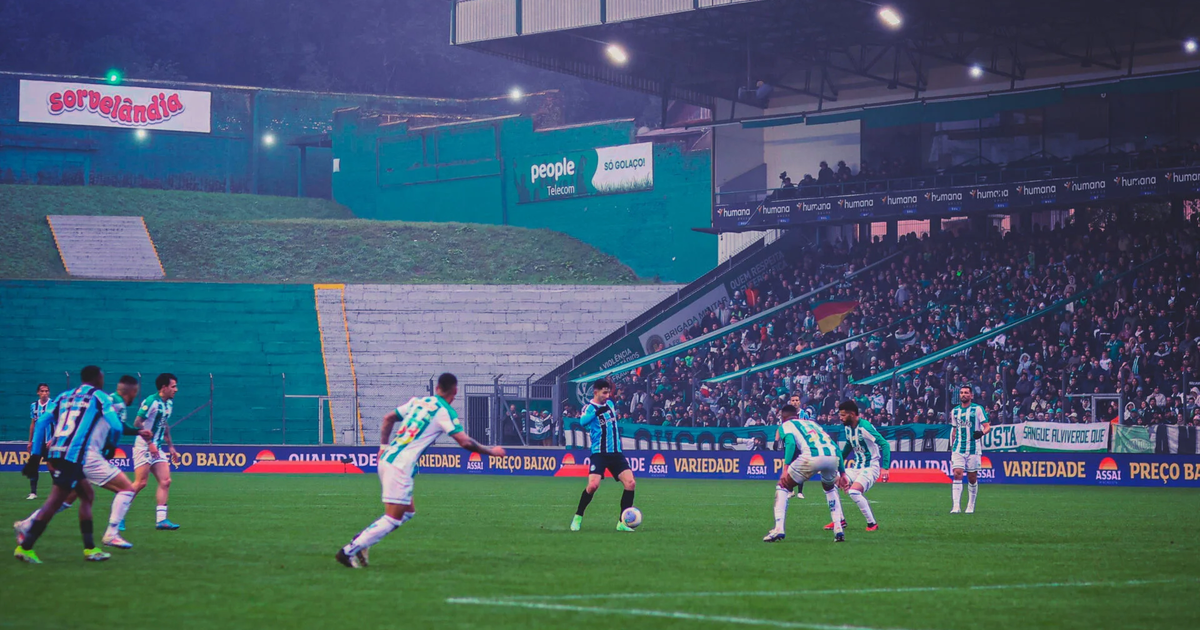 Renato Gaúcho confirma saída de jogador do Grêmio.
