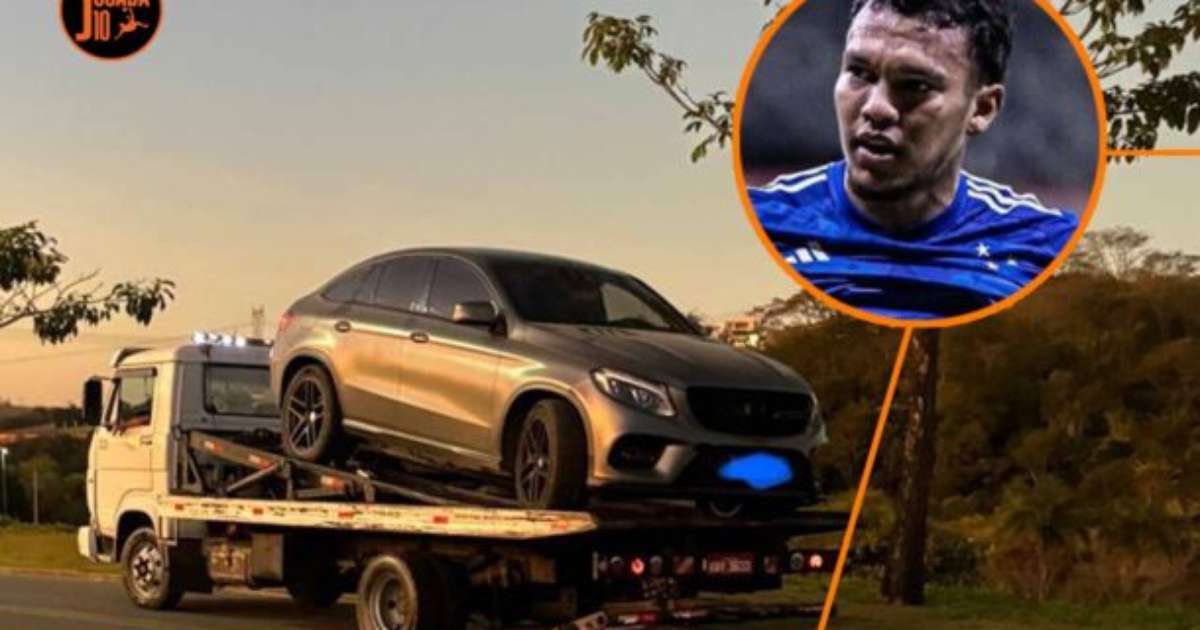 Atacante do Cruzeiro se envolve em acidente dentro de condomínio residencial