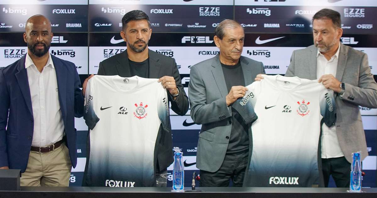 Apresentado Ramón Díaz: Corinthians Agressivo e Críticas ao Vasco por Não Pagamento.