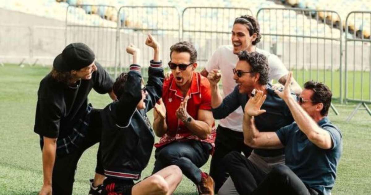 Jogadores do Flamengo se unem a atores da Marvel no Maracanã: parceria épica.