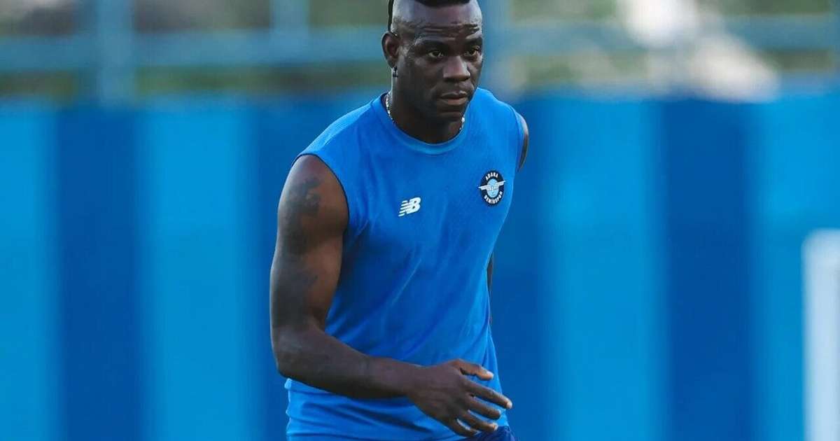 Corinthians descarta Balotelli e busca novos reforços para equipe.