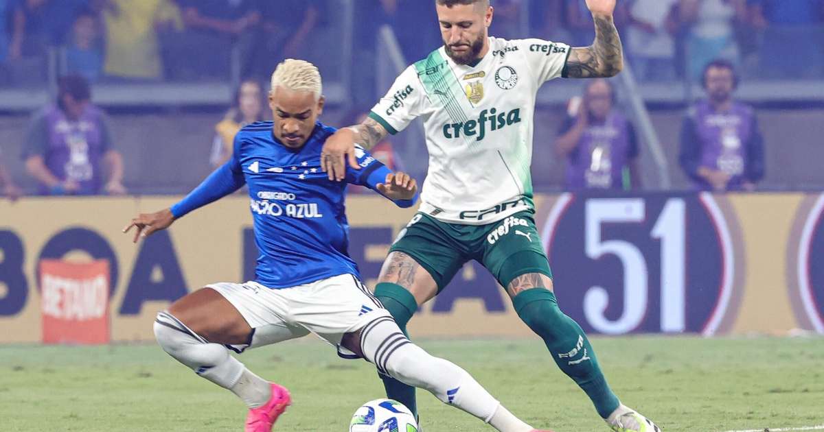 Confronto entre Palmeiras e Cruzeiro: um retrospecto histórico no futebol brasileiro.