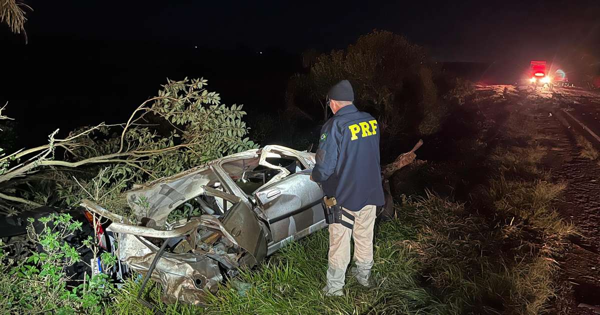 Batida Entre Dois Carros E Um Caminhão Deixa Seis Pessoas Mortas No Rs