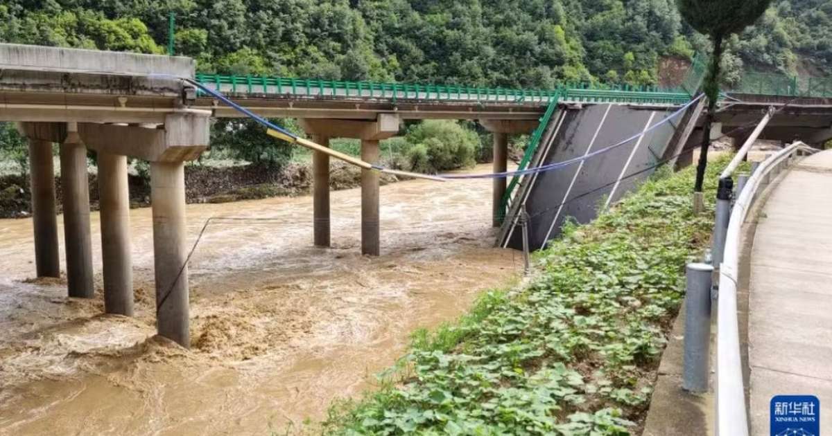 Storm collapses bridge, leaves 11 dead, 30 missing