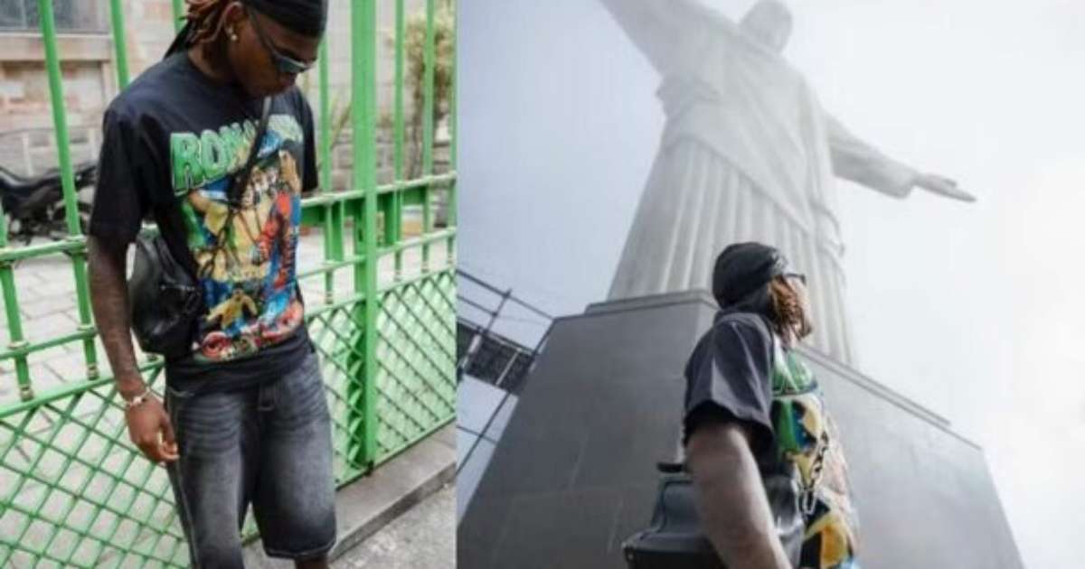 Atacante do Milan Visita o Cristo Redentor com Camisa de Ronaldinho Gaúcho