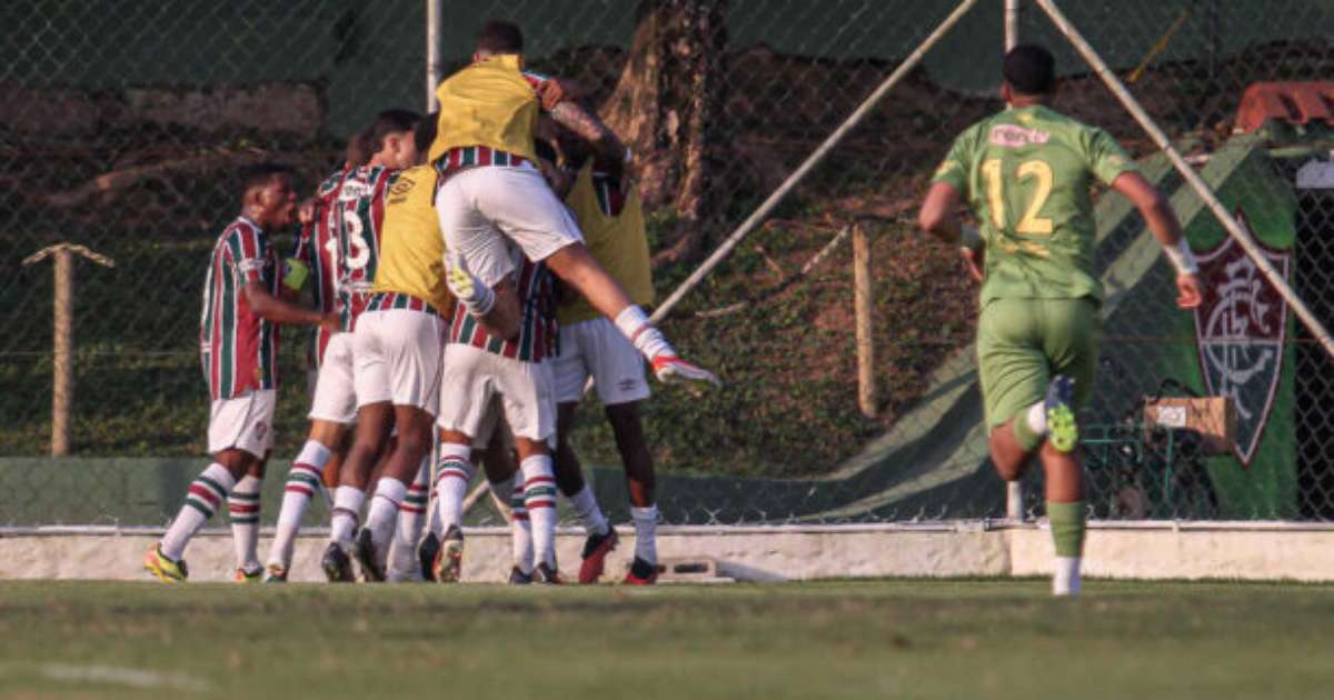 Fluminense vira o jogo contra o Corinthians e se aproxima da classificação.