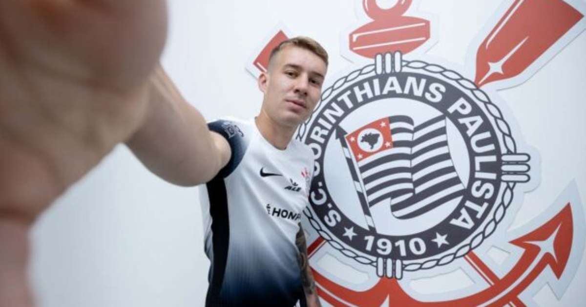 Corinthians reforça meio-campo com a chegada do volante Charles.