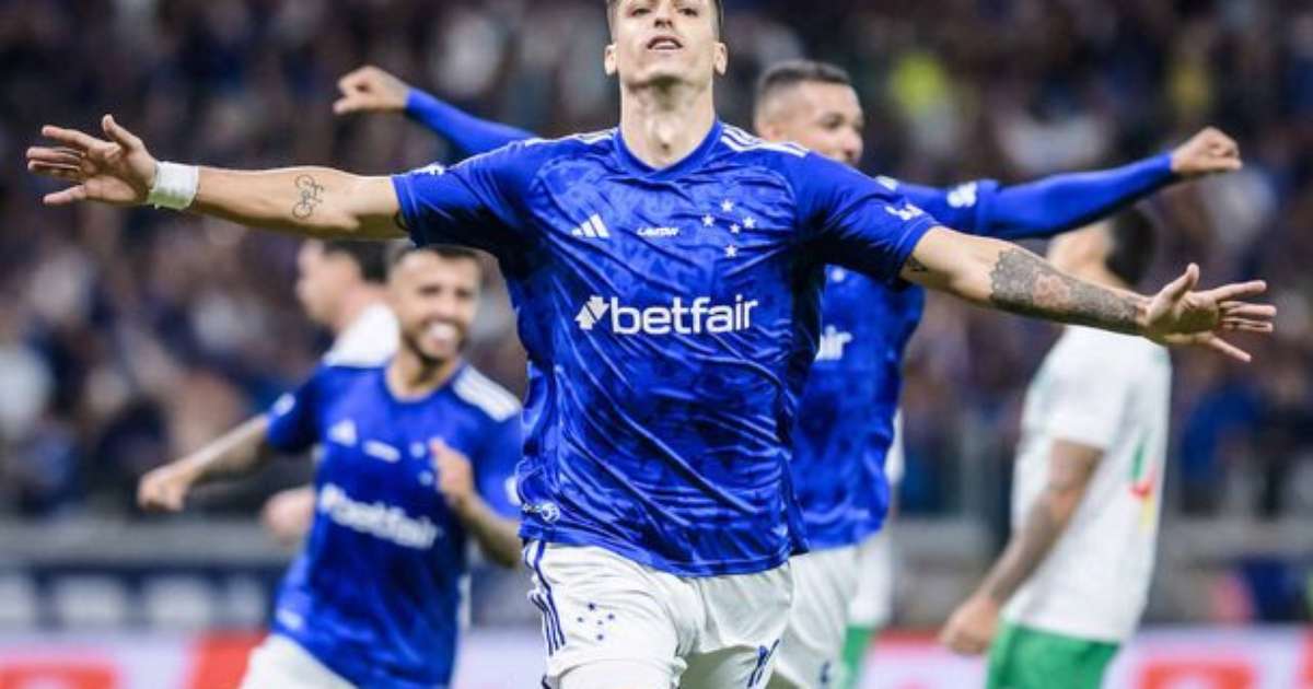 Dinenno marca gol em retorno ao Cruzeiro após três meses lesionado.