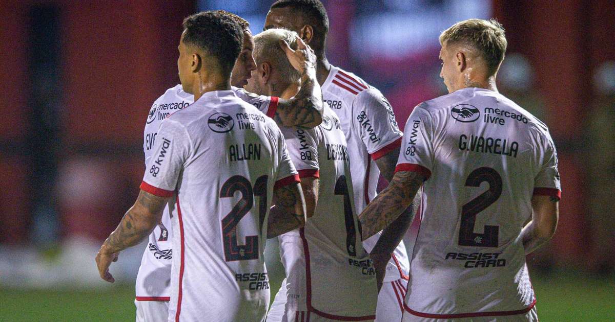 Flamengo garante vitória nos acréscimos contra o Vitória pelo Brasileirão