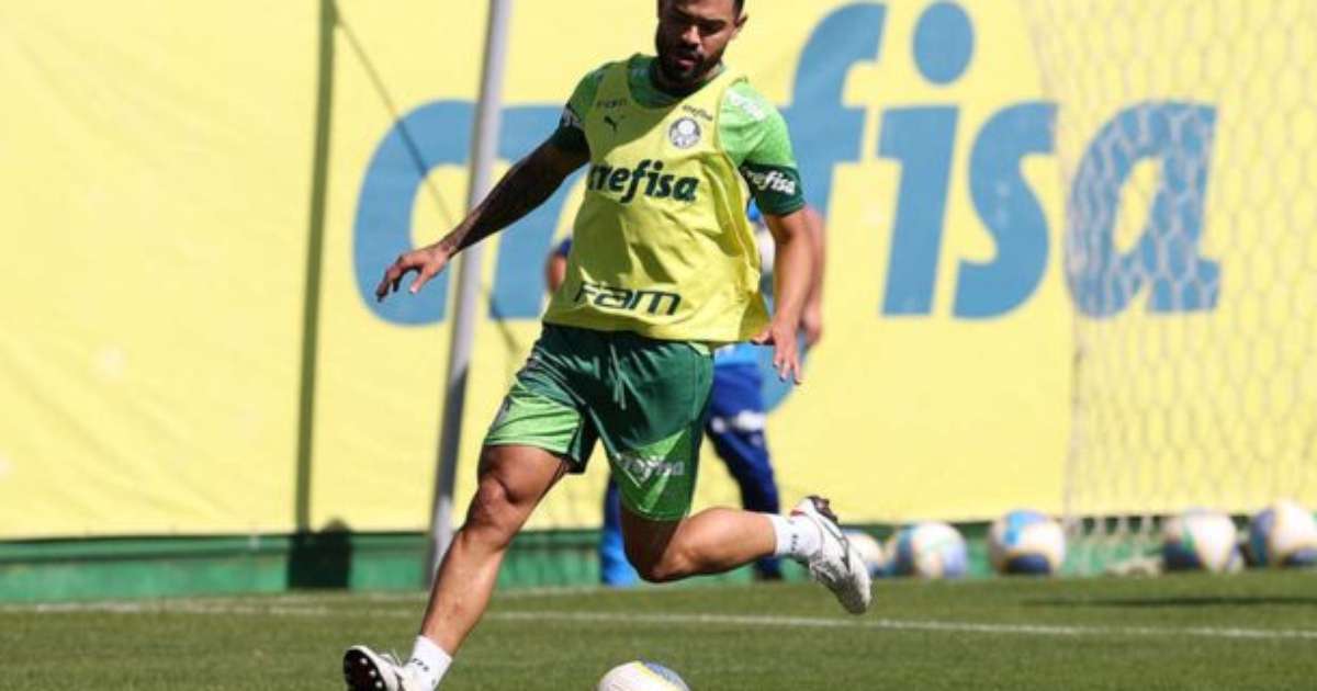 VAI FICAR A DISPOSIÇÃO? Bruno Tabata treina no Palmeiras após retorno de empréstimo e espera desfecho.