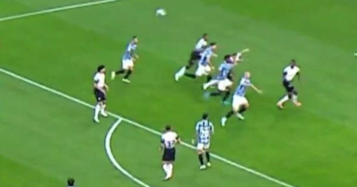 Áudio do VAR evidencia polêmica em pênalti a favor do Corinthians no Brasileirão.