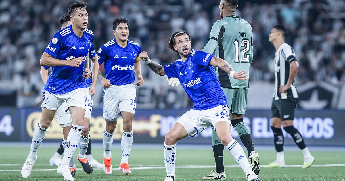 Cruzeiro vence Botafogo e mantém sequência positiva no Brasileirão.