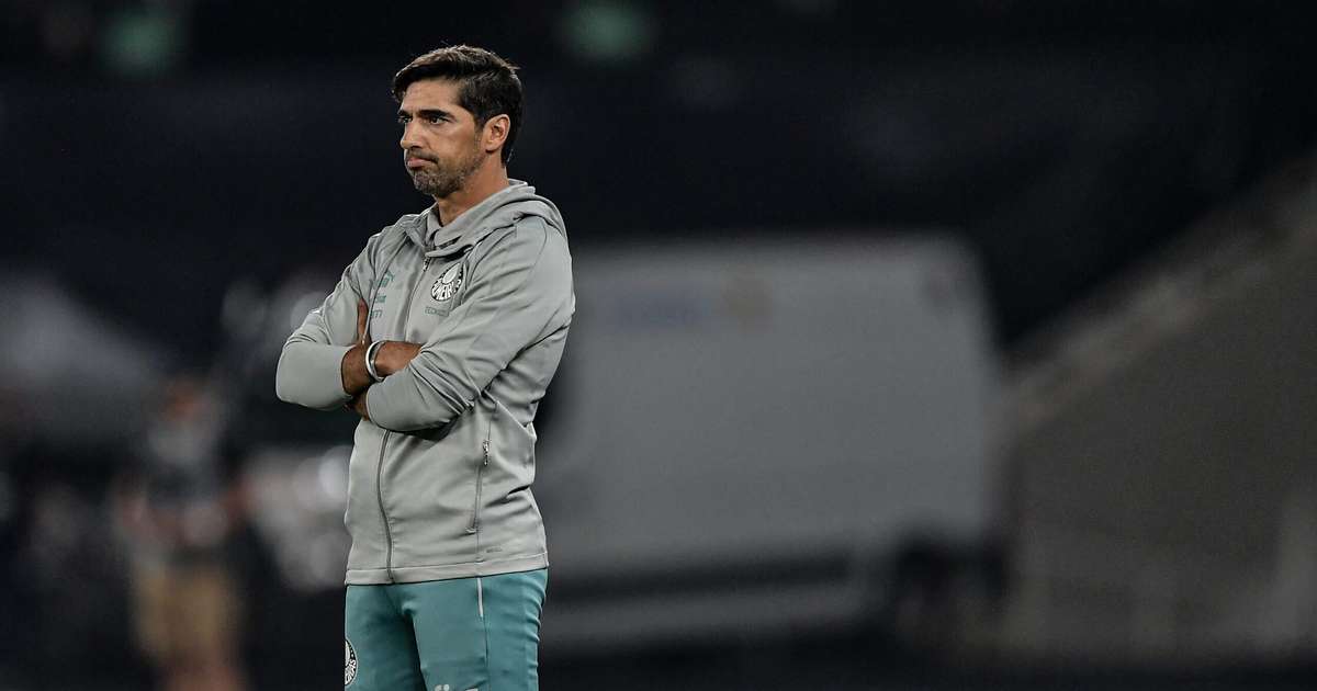 Abel critica gols sofridos e arbitragem, mas reconhece fraco rendimento do Palmeiras