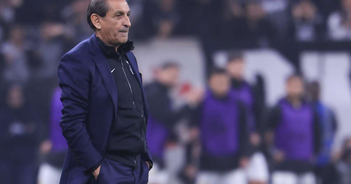 Ramón Díaz implementa ajustes na defesa do Corinthians em provável escalação.