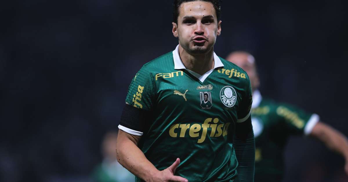 Raphael Veiga busca marca inédita como jogador do Palmeiras.