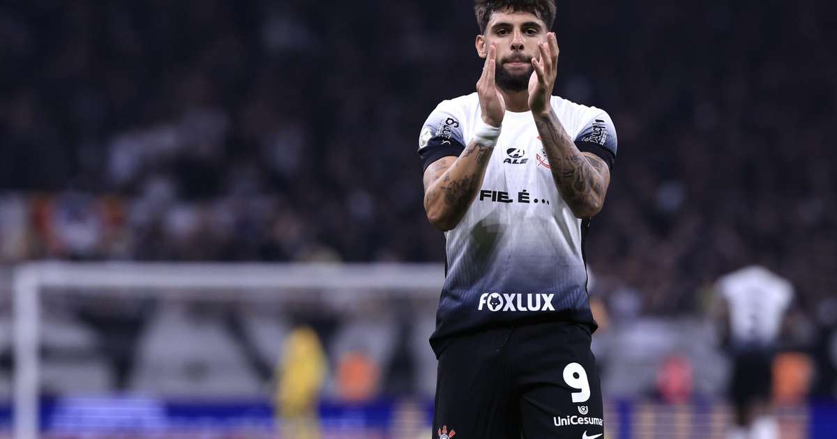 Yuri Alberto recebe atendimento médico após mal-estar durante partida do Corinthians