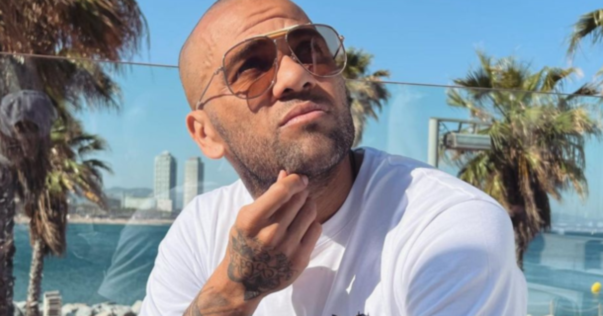 Neto critica desempenho de Daniel Alves no São Paulo