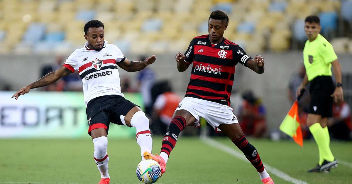Flamengo enfrenta São Paulo com mudanças no Brasileirão.