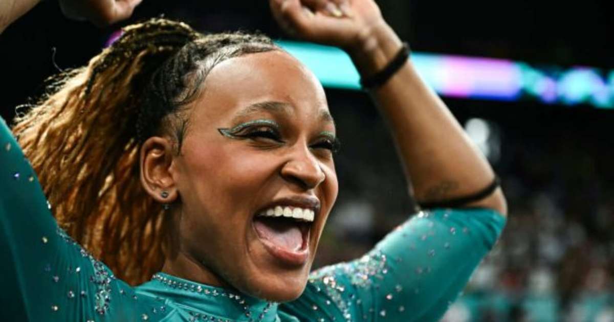INCRÍVEL! Rebeca Andrade conquista ouro no solo e se torna maior medalhista brasileira