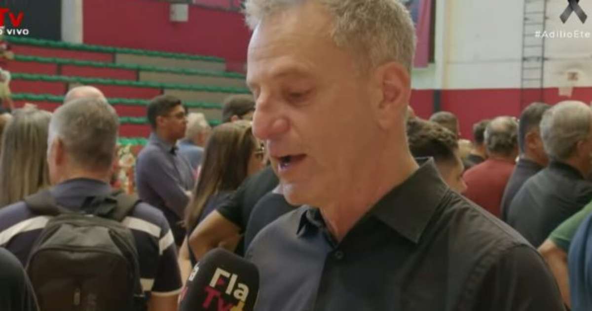 Homenagem a Adílio no Maracanã por Landim durante discurso emocionado.