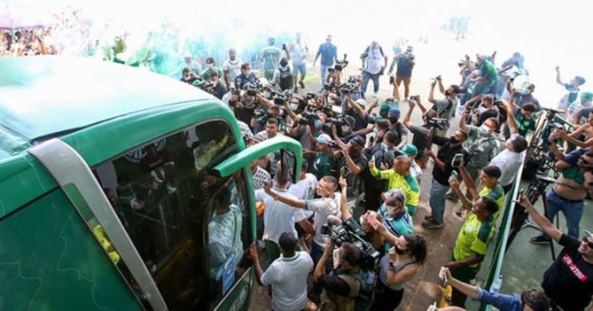 Torcida do Palmeiras prepara 