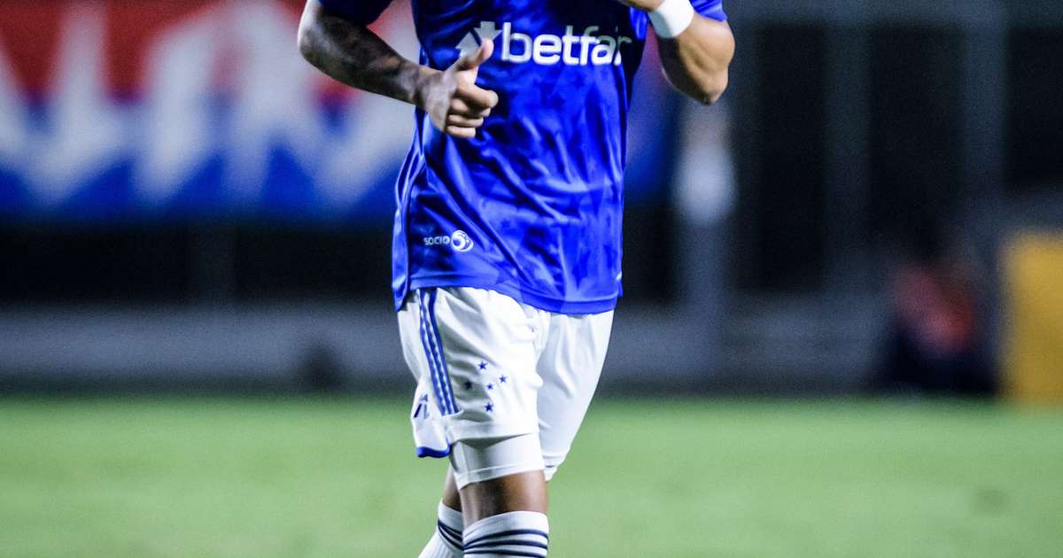 William vira Dúvida na Lateral do Cruzeiro Antes de Clássico