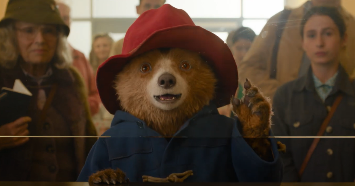 paddington-in-peru-teaser-mostra-urso-tirando-foto-para-passaporte