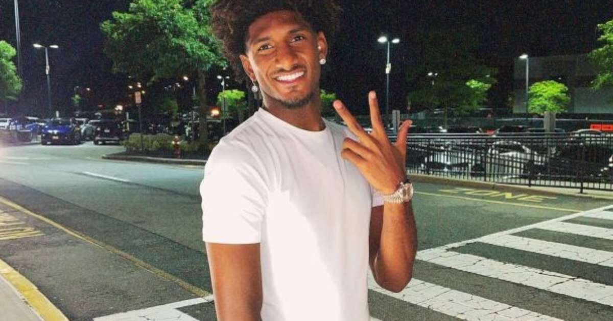 DESEMBARCOU! Talles Magno chega ao Brasil para assinar com o Corinthians
