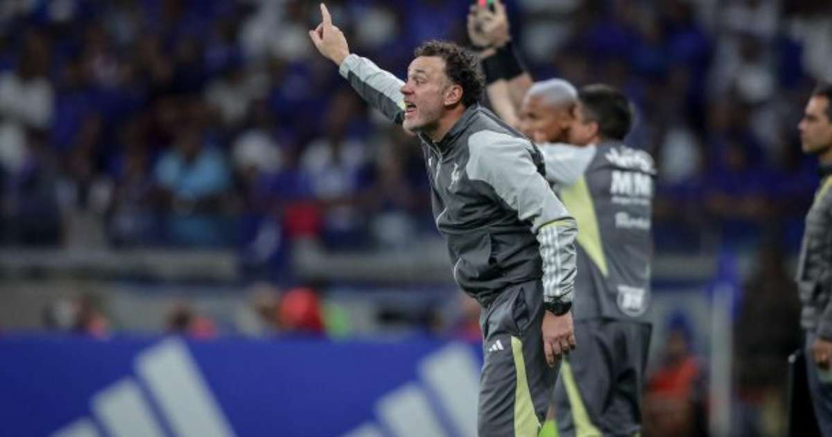 Milito elogia personalidade forte do Atlético em meio à pressão no futebol.