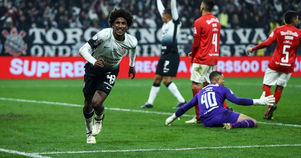 Corinthians empata com Bragantino em partida emocionante com gol nos acréscimos