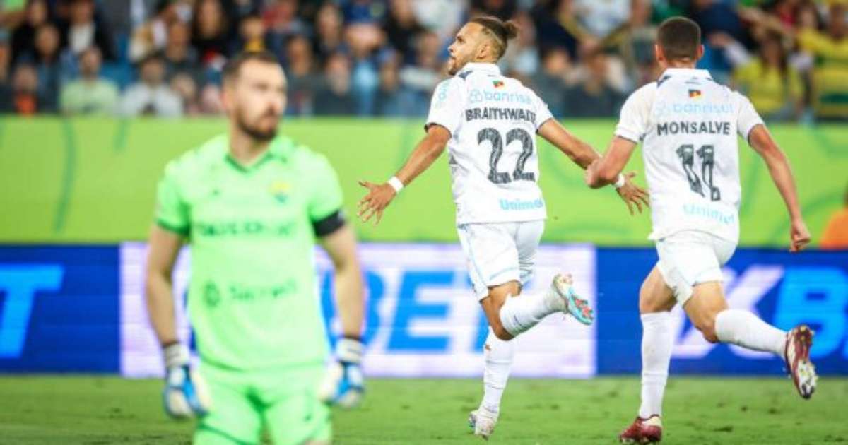 Braithwaite ironiza ao questionar se estreia pelo Grêmio conta como hat-trick