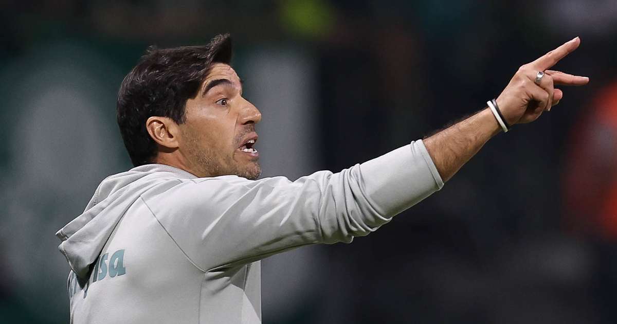 Abel expõe questões emocionais no Palmeiras após eliminação na Libertadores.
