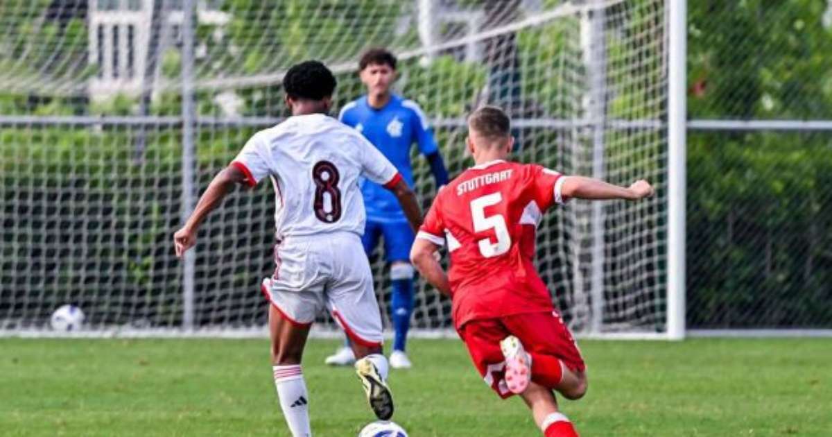 Destaque do Flamengo em torneio na China impressiona Oscar com seu desempenho.