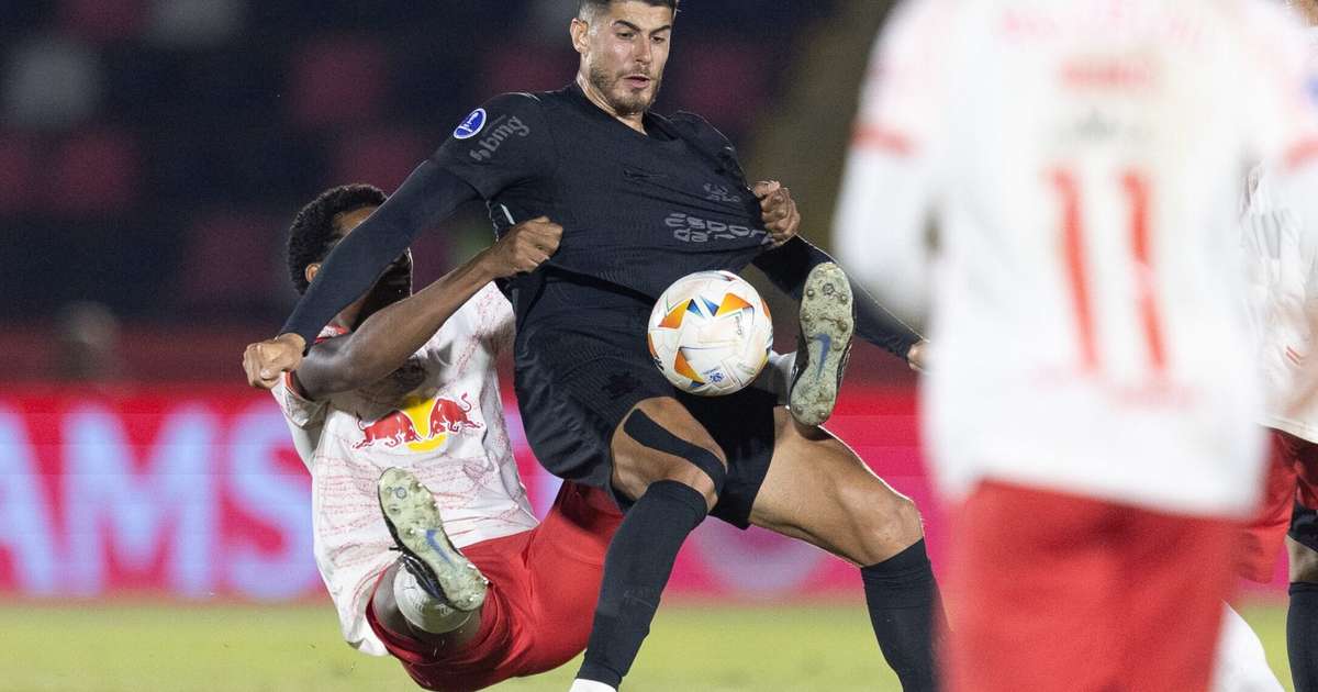 Pedro Raul conta orientações de Ramón Díaz para retomar desempenho no Corinthians.