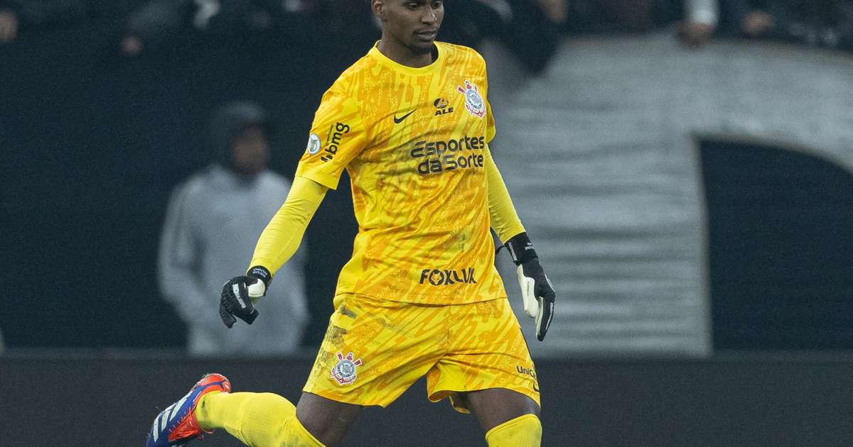 Hugo Souza elogia desempenho do Corinthians: 