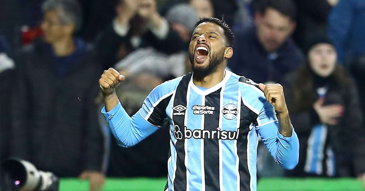 Reinaldo assegura triunfo do Grêmio sobre o Fluminense nas oitavas da Libertadores.