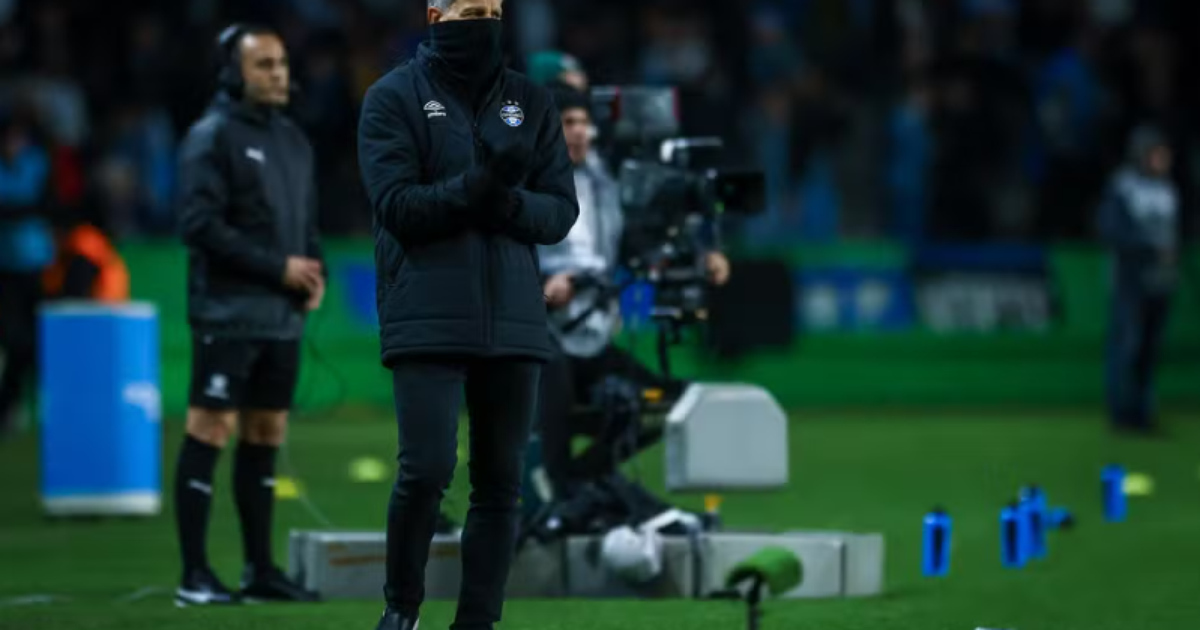 Renato gaúcho critica expulsão de ganso: único erro do árbitro