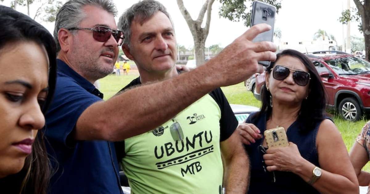 Irmão de Bolsonaro se candidata pela 8ª vez e declara patrimônio de R$ 3,2 milhões