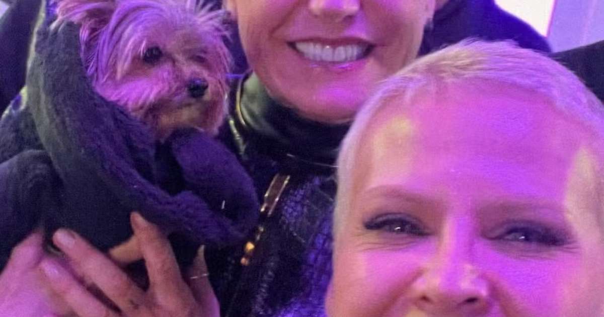 Xuxa surge ao lado de sósia e semelhança entre elas choca a web: 'Iguais'