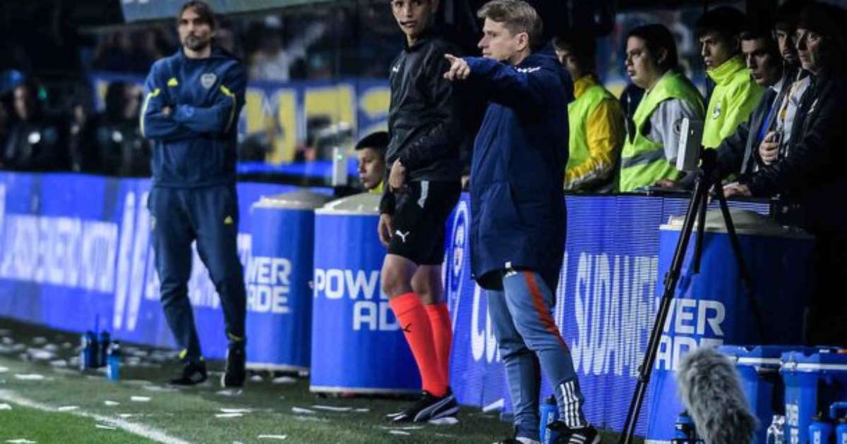 Auxiliar de Seabra elogia desempenho no 1º tempo e confia em classificação do Cruzeiro