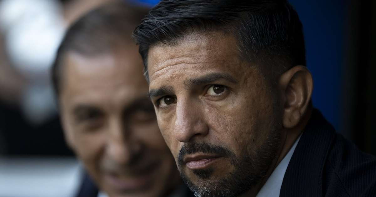 Emiliano Díaz comenta sobre substituição de Talles Magno e reforços no Corinthians