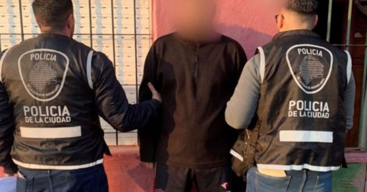 Torcedor é detido por racismo durante partida entre Boca Juniors e Cruzeiro.