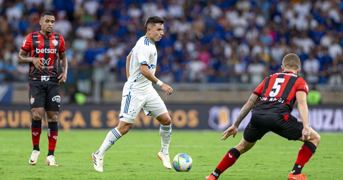 Cruzeiro busca reabilitação diante do Vitória no Brasileirão.