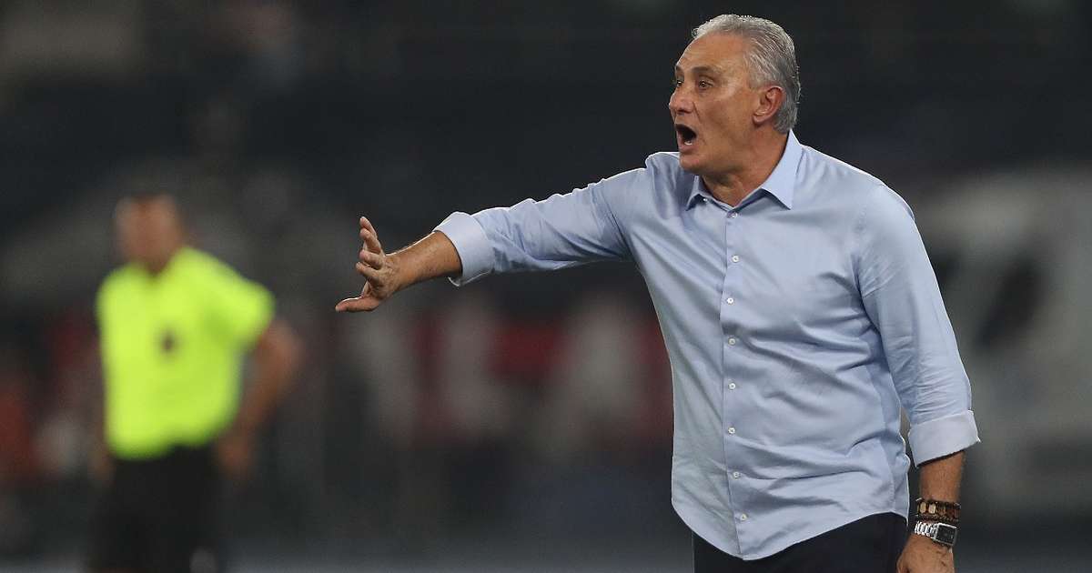 Tite volta a criticar calendário após derrota para Botafogo no Brasileirão.